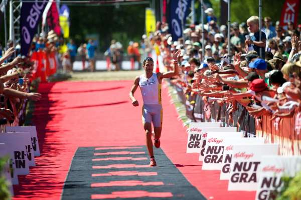 Terenzo Bozzone und Daniela Ryf siegen bei Challenge Dubai