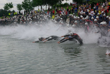 Schwimmwettkampf für Triathleten