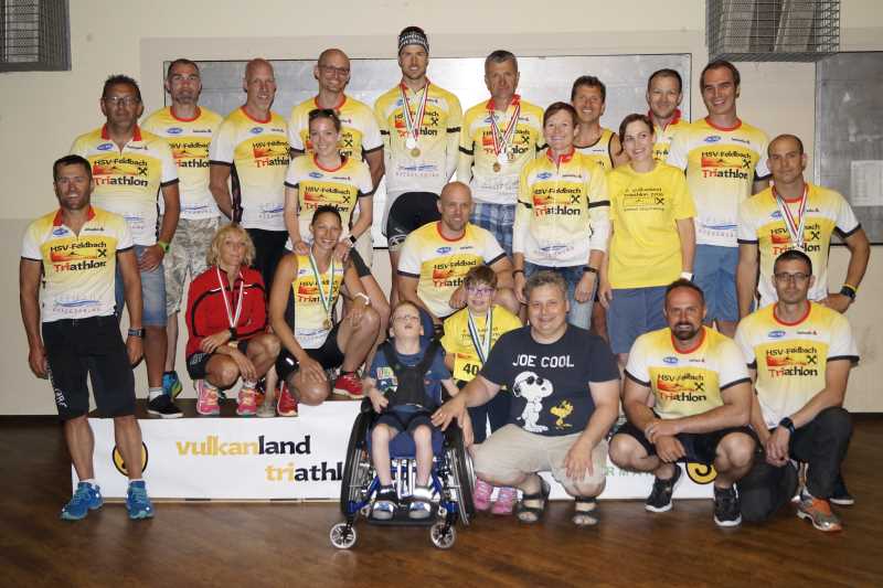 Vulkanlandtriathlon spendet 4.000 Euro für Gehhilfe