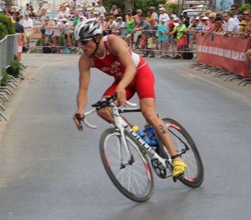 Hollaus mit Reifenschaden in Top 10