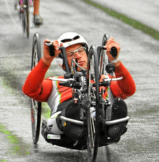 Erster Athlet finisht einen Double - Ironman