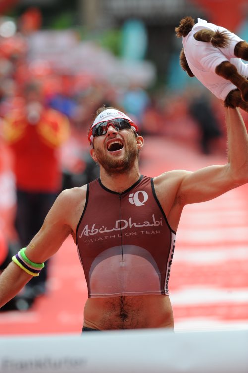 IRONMAN Austria unterstützt Licht ins Dunkel
