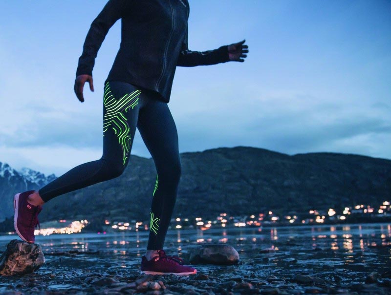 2XU mit "Glow in the Dark" Tights