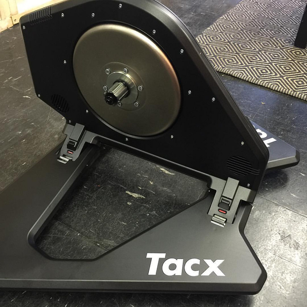 Motivation auf der Rolle: Der Tacx Neo Smart