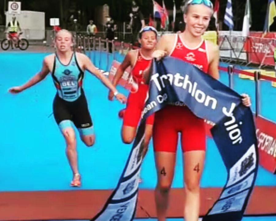 Totschnig feiert Junioren Europacup Sieg in Riga