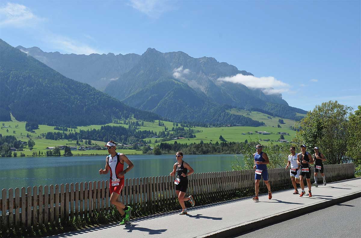 Traumhafte Kulisse entlang der Laufstrecke der Challenge Walchsee