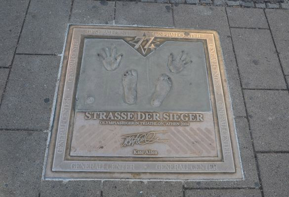Ersteigere Kate Allen auf der Strasse der Sieger