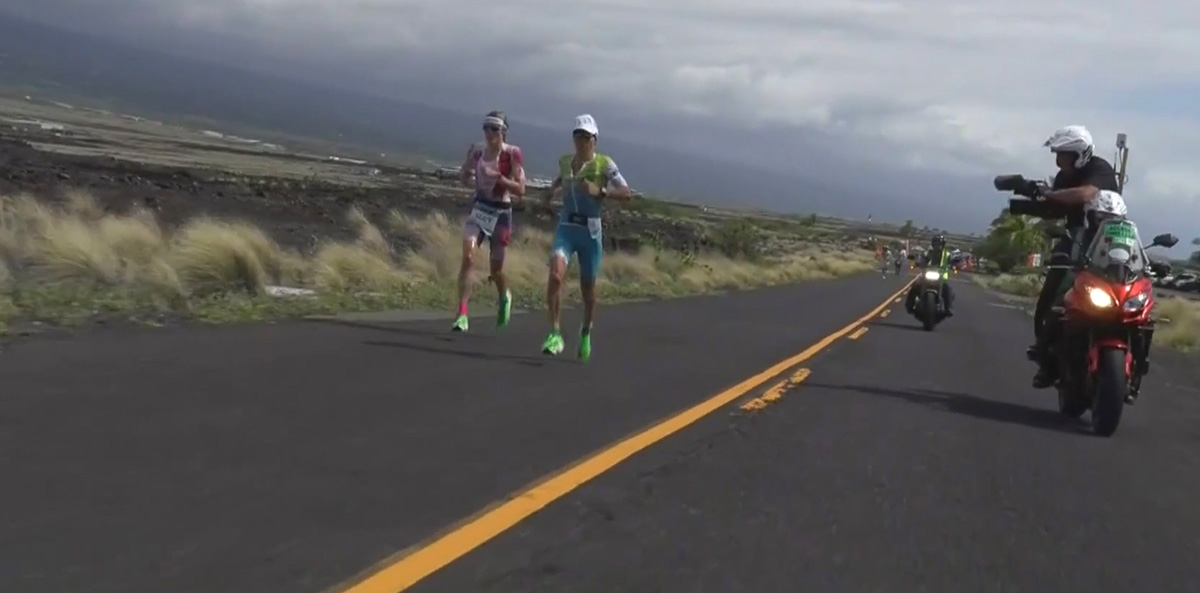 Anne Haug überholt Lucy Charles bei der IRONMAN World Championship