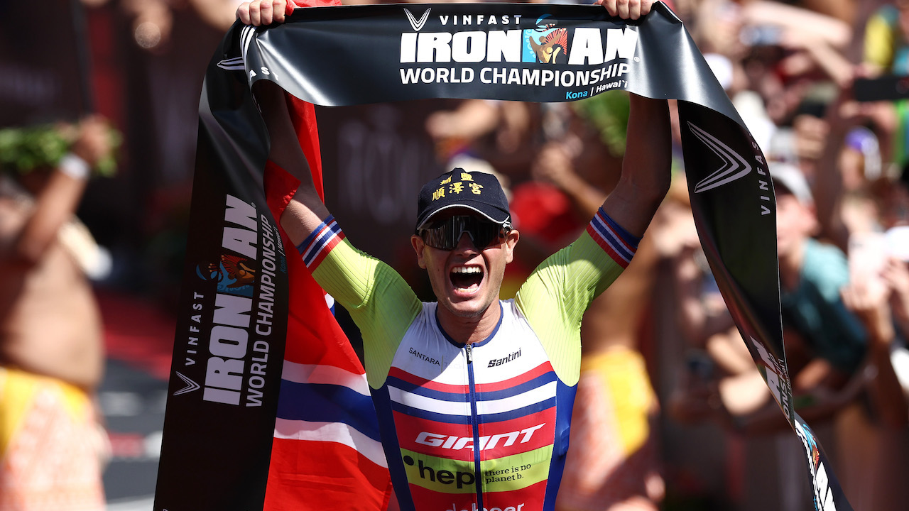 Sensation: Gustav Iden gewinnt IRONMAN World Championship 2022 mit neuem Kursrekord
