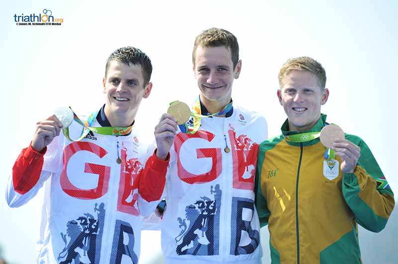 Das Podium mit Alistair und Jonathan Brownlee auf 1 und 2 sowie Henry Shoemaker auf Rang 3