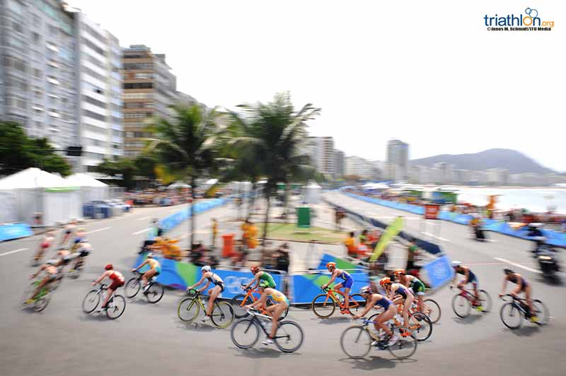 Die besten Bilder des Olympischen Triathlons der Damen in Rio 2016 7 Die flachen Passagen nutzte Nicola Spirig gerne für ihre Angriffe
