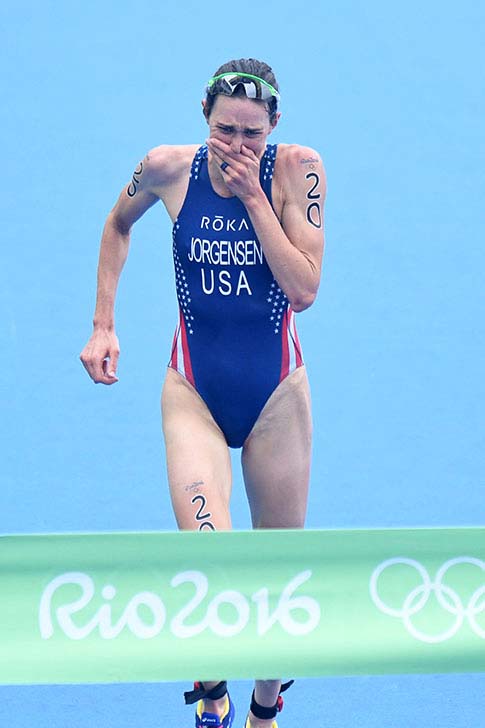 Die besten Bilder des Olympischen Triathlons der Damen in Rio 2016 10 Emotionen! Gwen Jorgensen läuft ihrem Olympiasieg entgegen.