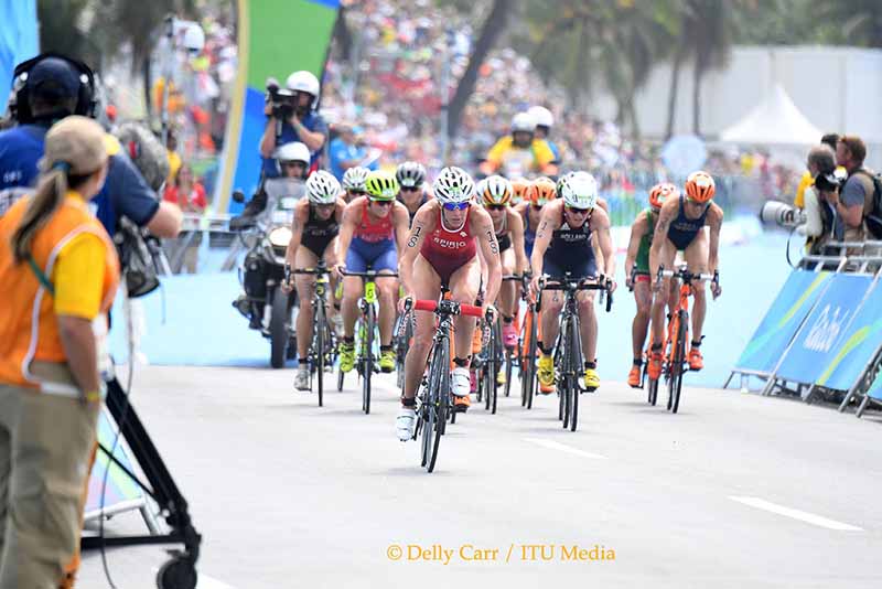 Die besten Bilder des Olympischen Triathlons der Damen in Rio 2016 6 Nicola Spirig bei einer ihrer Attacken
