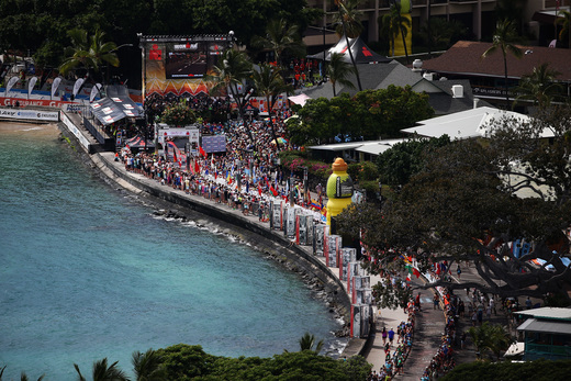 Die atemberaubende Finishline am Alii Drive