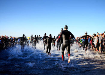 Schwimmstart zum größten IRONMAN 70.3 auf Mallorca (c) Getty Images for IRONMAN