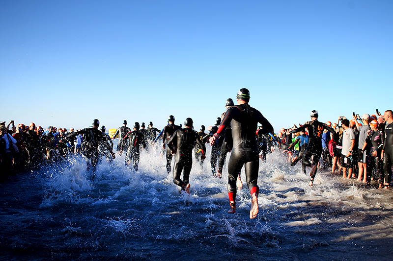 Schwimmstart zum größten IRONMAN 70.3 auf Mallorca (c) Getty Images for IRONMAN