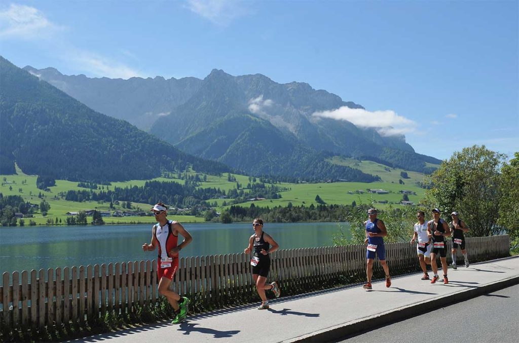 Spannende Duelle bei Challenge Walchsee Traumhafte Kulisse entlang der Laufstrecke der Challenge Walchsee