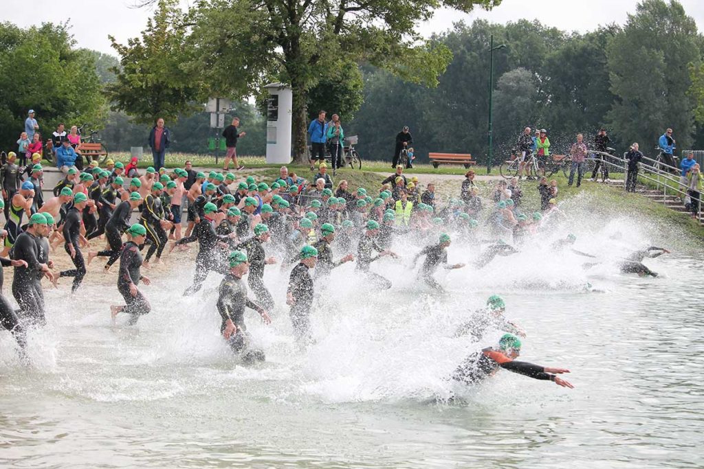 Startschuss zur Auftaktdisziplin im Triathlon