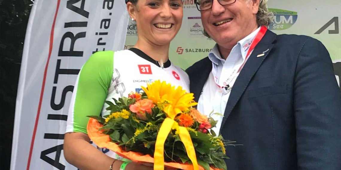 Beatrice Weiß feiert beim Trumer Triathlon den Staatsmeistertitel über die Mitteldistanz