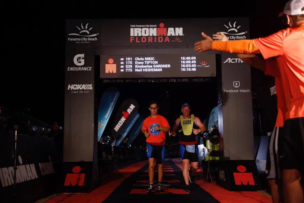 VIDEO: Chris Nikic absolviert als erster Mensch mit Down Syndrom einen IRONMAN Chris Nikic