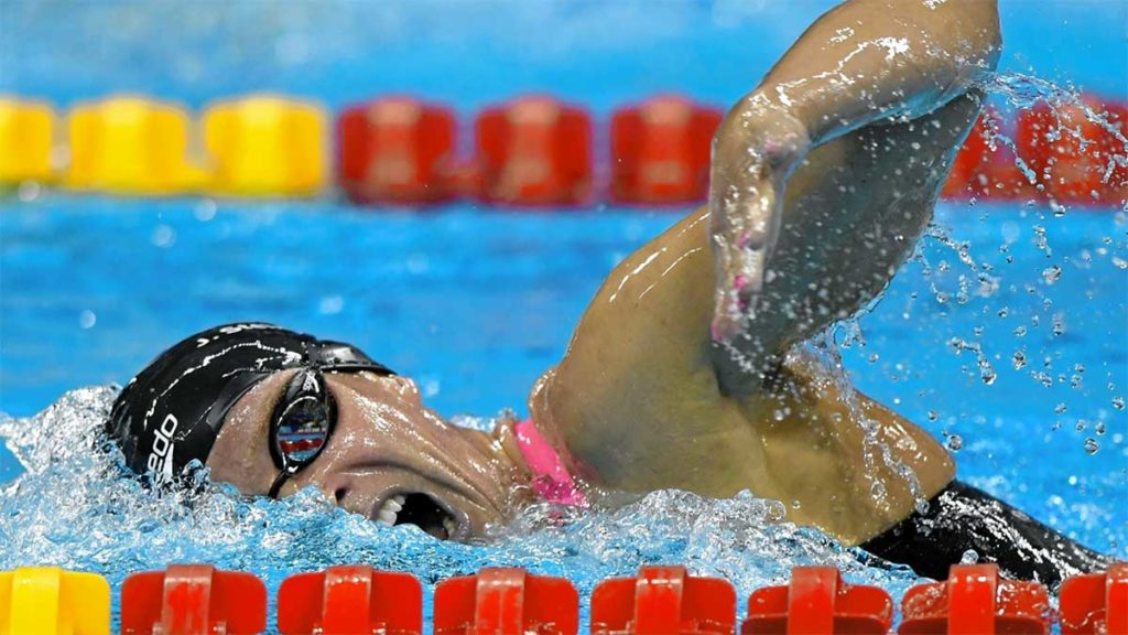Jördis Steinegger im Wasser